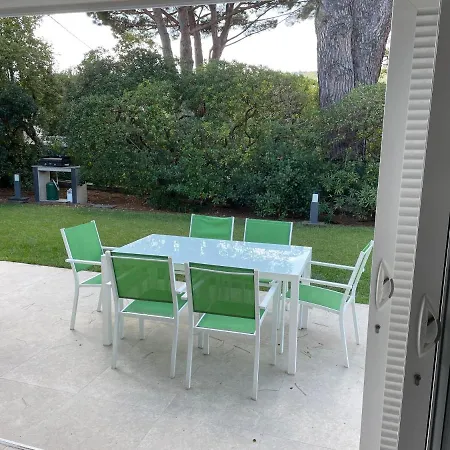 De La Dame Bed & Breakfast